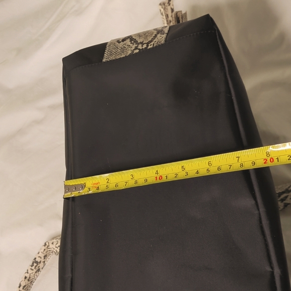 Large Guang Tong handbag with snake print handles and trim. - Picture 9 of 9